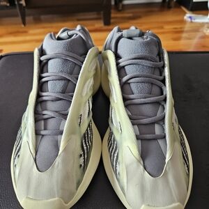 Adidas Yeezy 700 V3 fade salt